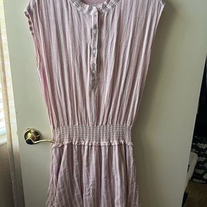 Cute summer light weight dress. Super flattering.